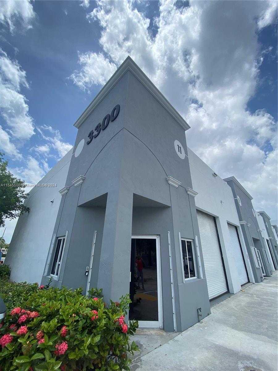 3300 112th Ave, Doral, Light manufacturing,  for leased, Sandra Benkahla, The 305 Agency