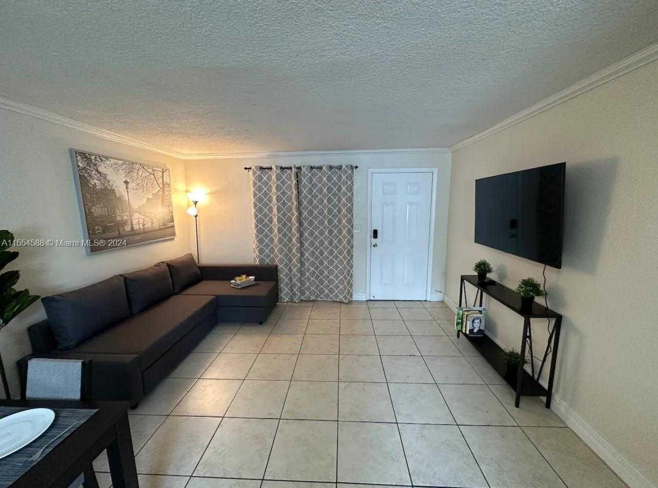 427 6th St 5, Miami, Multi Family Home,  for rent, Sandra Benkahla, The 305 Agency