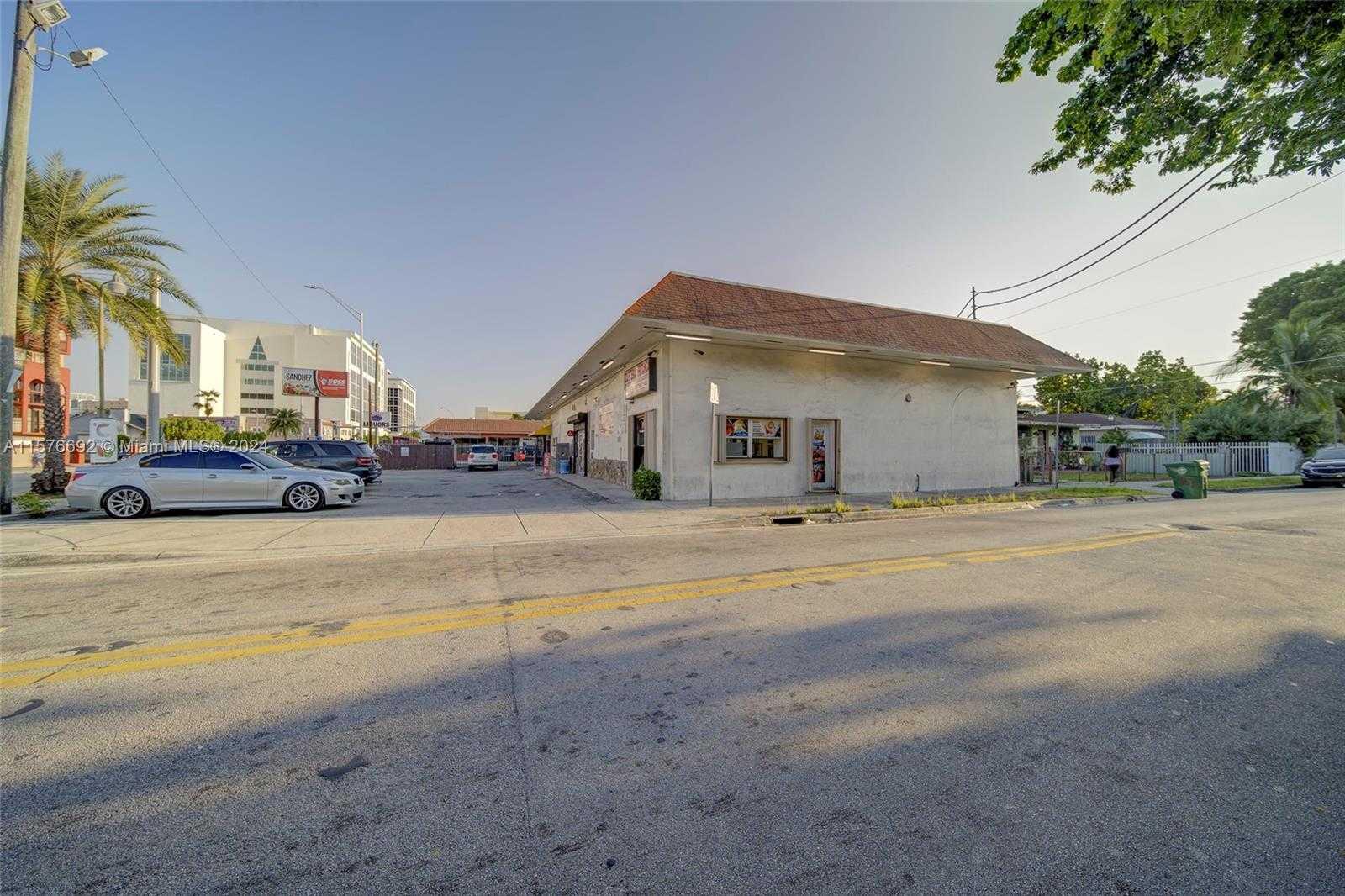 Cafeteria & Market For Sale in Little Havana, Miami, Business,  for sale, Sandra Benkahla, The 305 Agency